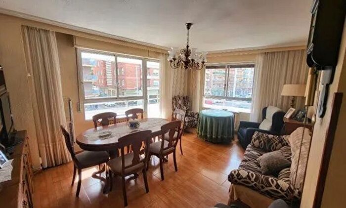 Casas en venta y pisos alquiler - 1
