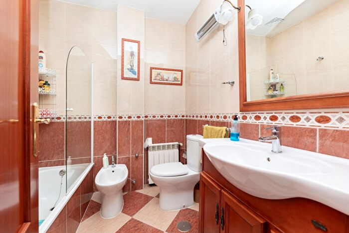 Casas en venta y pisos alquiler - 3