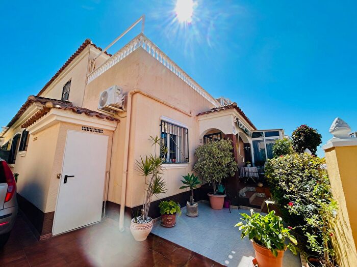 Casas en venta y pisos alquiler - 1