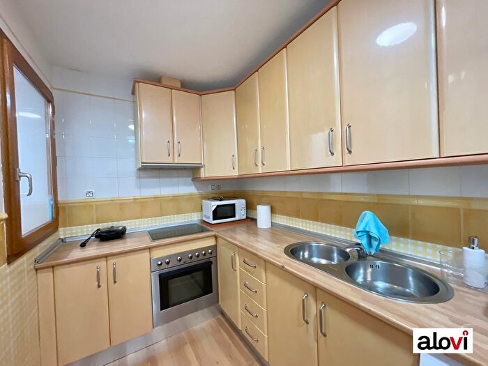 Casas en venta y pisos alquiler - 3