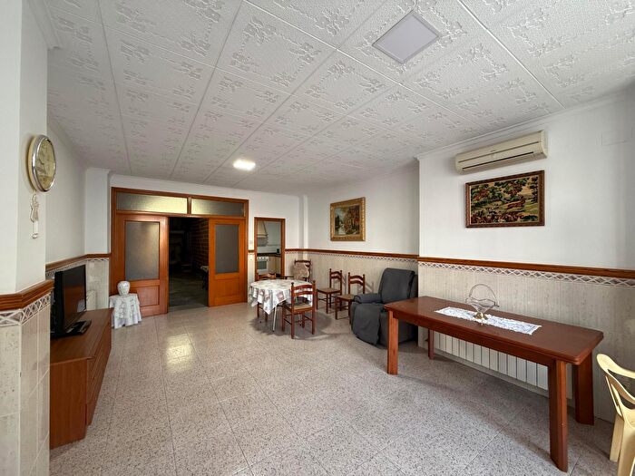 Casas en venta y pisos alquiler - 1