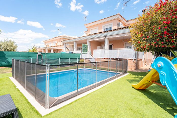 Casa en venta en Rascanya, La Pobla de Vallbona de 4 habitaciones