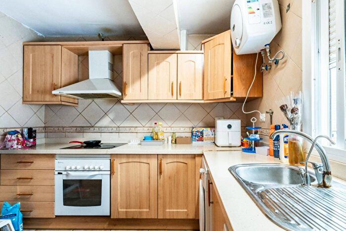 Casas en venta y pisos alquiler - 2