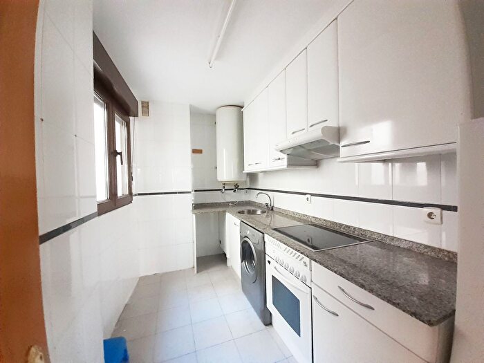 Casas en venta y pisos alquiler - 3