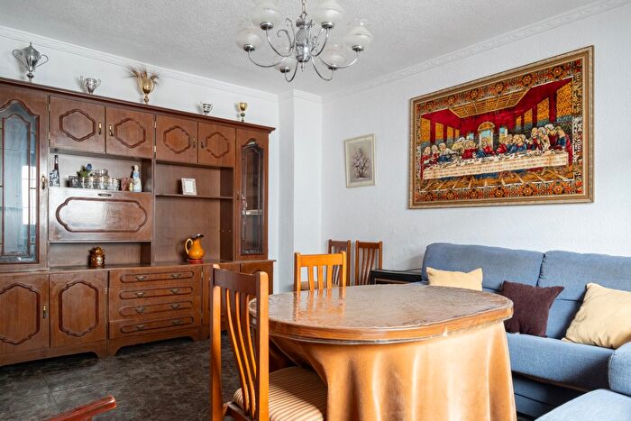Casas en venta y pisos alquiler - 3