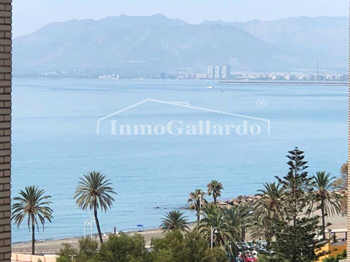 Piso en venta en Este, El Palo de 4 habitaciones