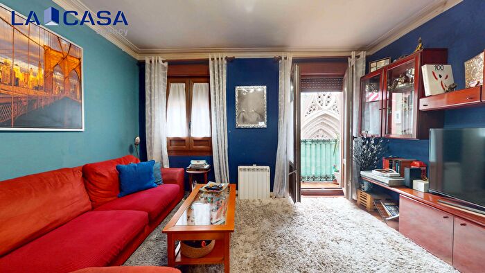 Casas en venta y pisos alquiler - 1