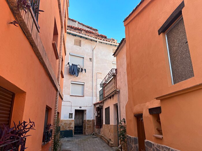 Casa en venta en Montalbán, Teruel de 5 habitaciones
