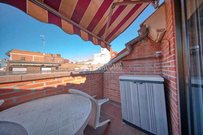 Casas en venta y pisos alquiler - 1