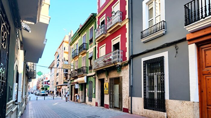 Casas en venta y pisos alquiler - 1