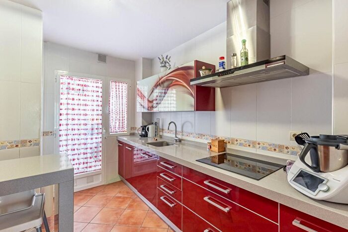 Casas en venta y pisos alquiler - 3