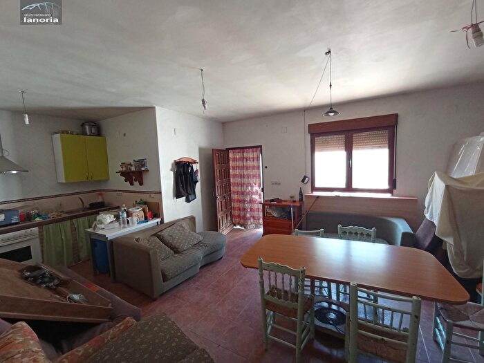 Casas en venta y pisos alquiler - 3