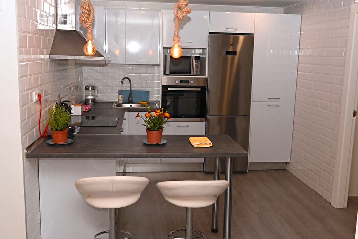 Casas en venta y pisos alquiler - 1