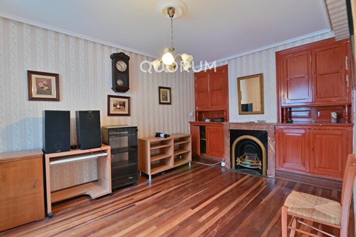 Casas en venta y pisos alquiler - 3