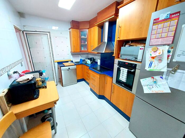 Casas en venta y pisos alquiler - 3