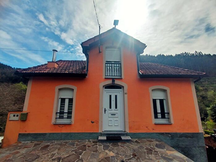 Casa en venta en A Pontenova, Lugo de 4 habitaciones