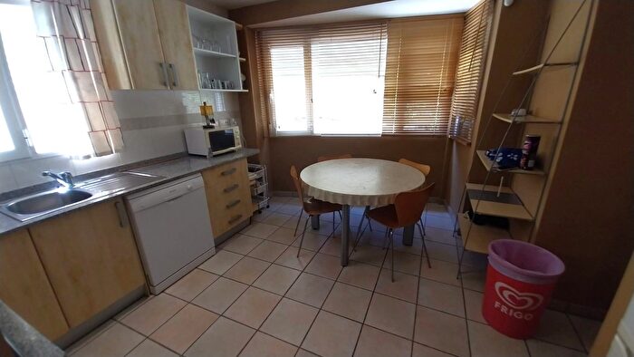 Casas en venta y pisos alquiler - 3