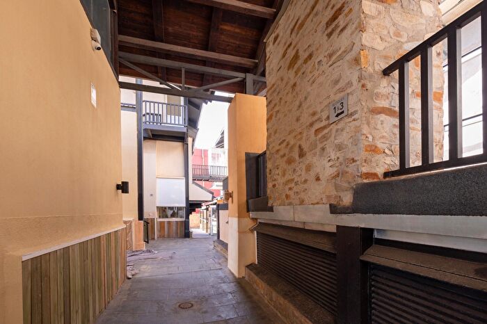 Casas en venta y pisos alquiler - 3