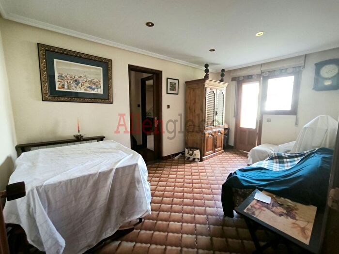 Casas en venta y pisos alquiler - 2