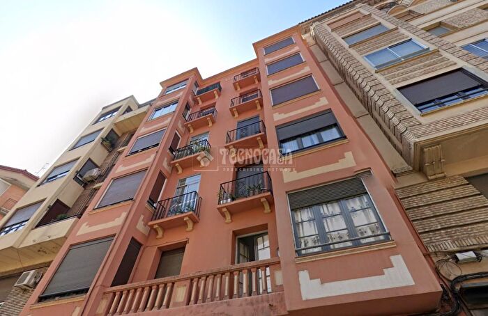 Casas en venta y pisos alquiler - 1