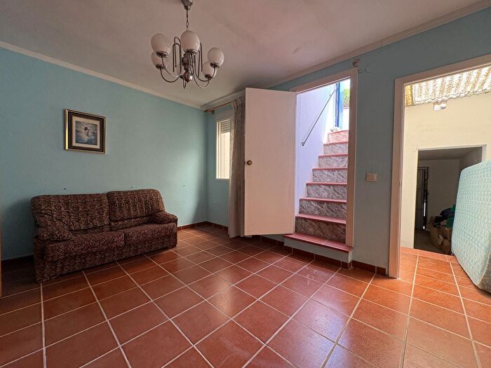 Casas en venta y pisos alquiler - 3