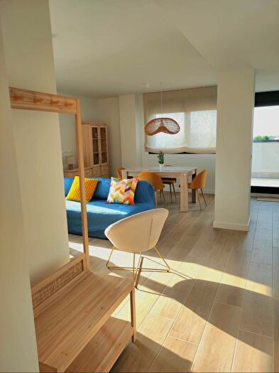 Casas en venta y pisos alquiler - 1