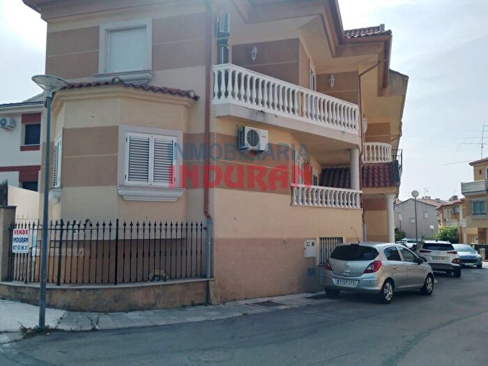 Casas en venta y pisos alquiler - 3