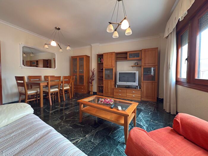 Casas en venta y pisos alquiler - 3