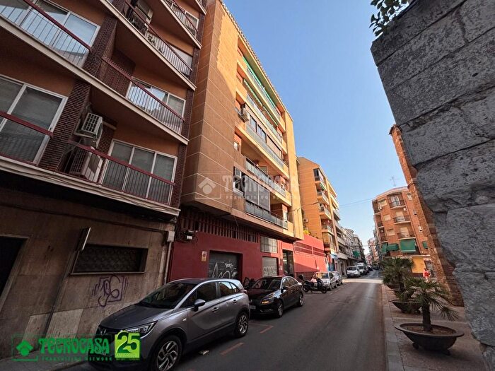 Casas en venta y pisos alquiler - 1