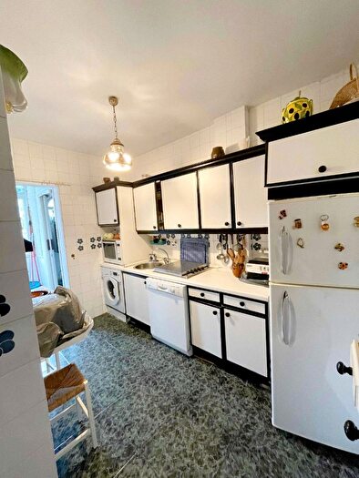 Casas en venta y pisos alquiler - 3