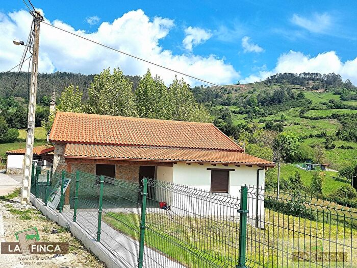 Casa en venta en Parroquias Norte, Siero de 3 habitaciones