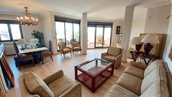 Casas en venta y pisos alquiler - 3