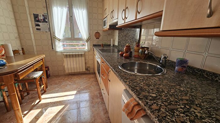 Casas en venta y pisos alquiler - 3