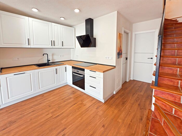 Casas en venta y pisos alquiler - 2