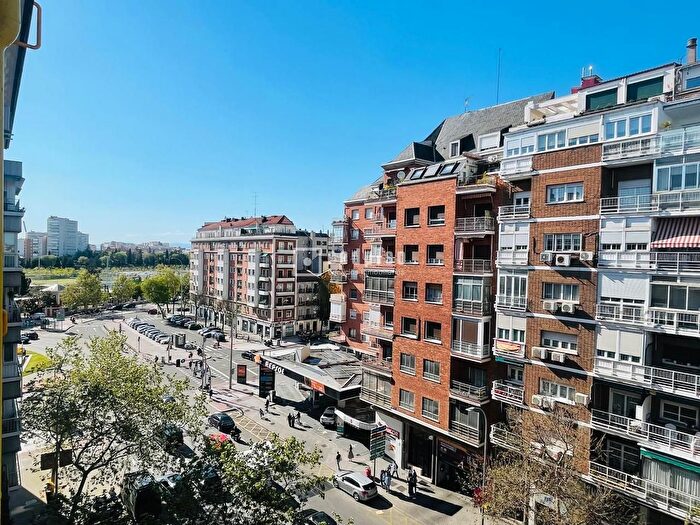 Piso en alquiler en Chamberí, Ríos Rosas Nuevos Ministerios de 2 habitaciones