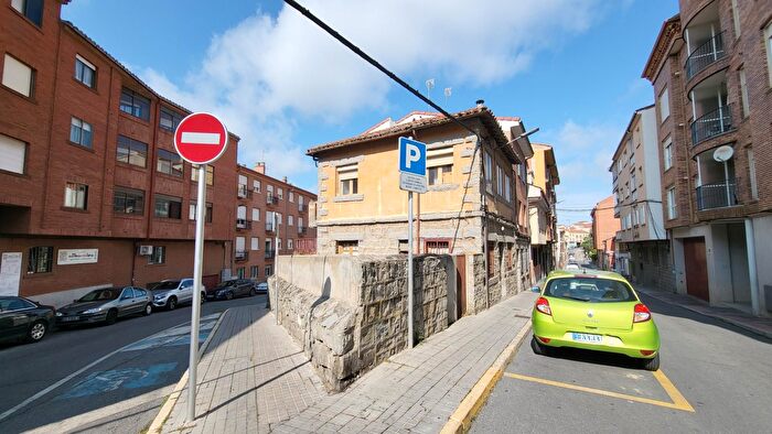 Casas en venta y pisos alquiler - 1