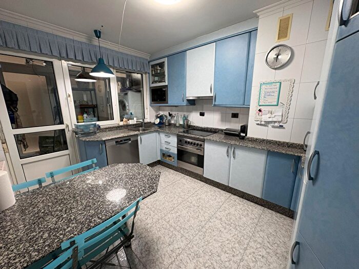 Casas en venta y pisos alquiler - 3
