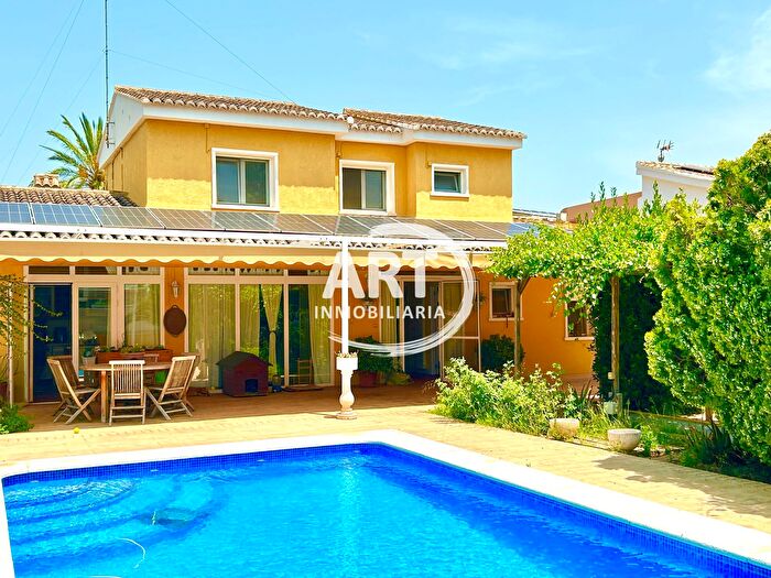 Casa en venta en La Cañada, Paterna de 5 habitaciones