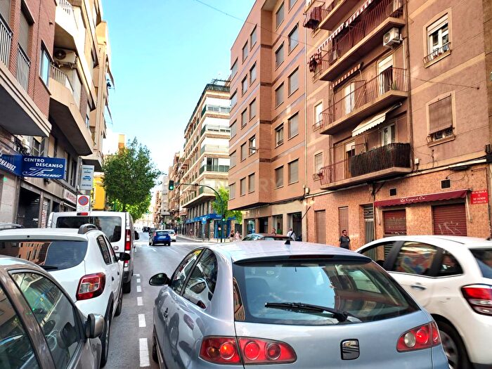 Casas en venta y pisos alquiler - 2