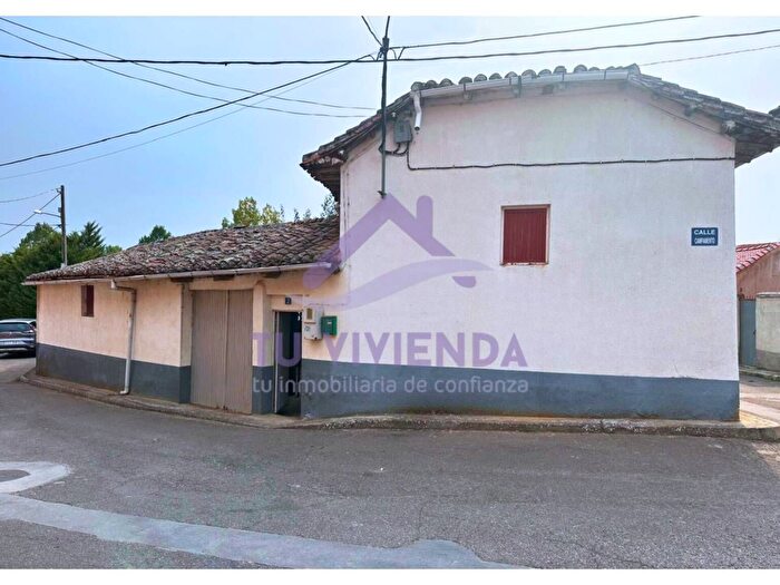 Casa en venta en Pino del Río, Palencia de 3 habitaciones