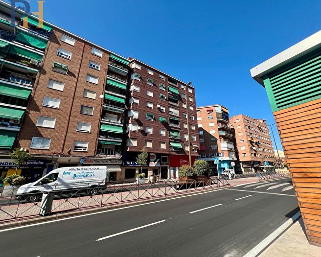 Casas en venta y pisos alquiler - 1