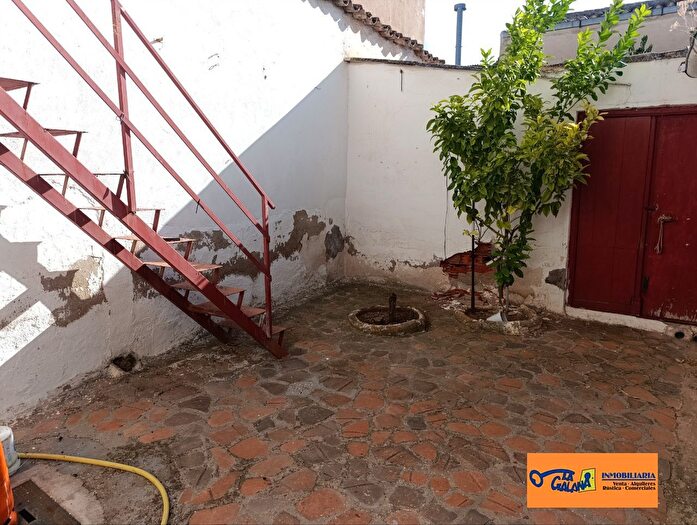 Casas en venta y pisos alquiler - 1