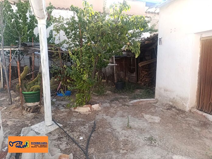 Casas en venta y pisos alquiler - 3