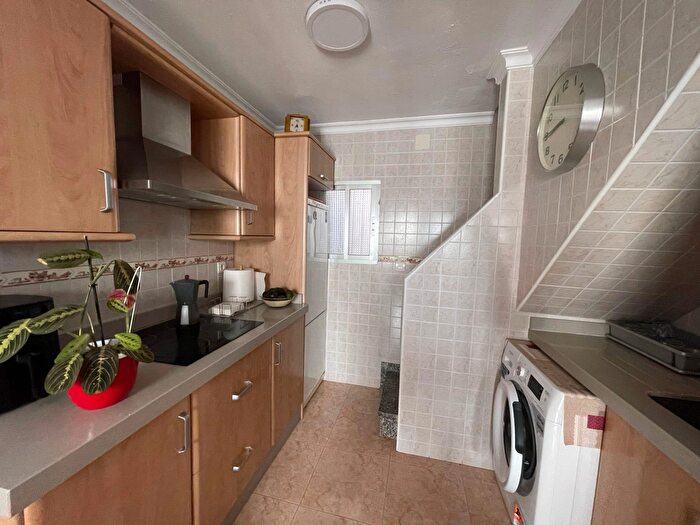 Casas en venta y pisos alquiler - 3