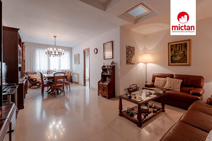 Casas en venta y pisos alquiler - 1