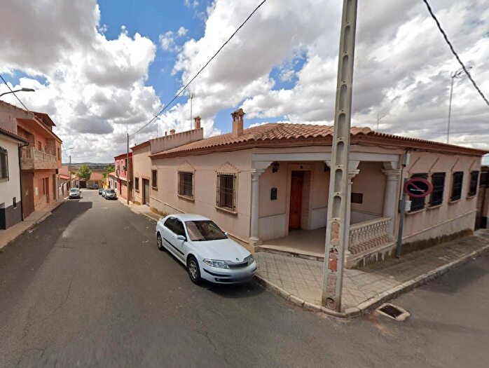 Casas en venta y pisos alquiler - 3