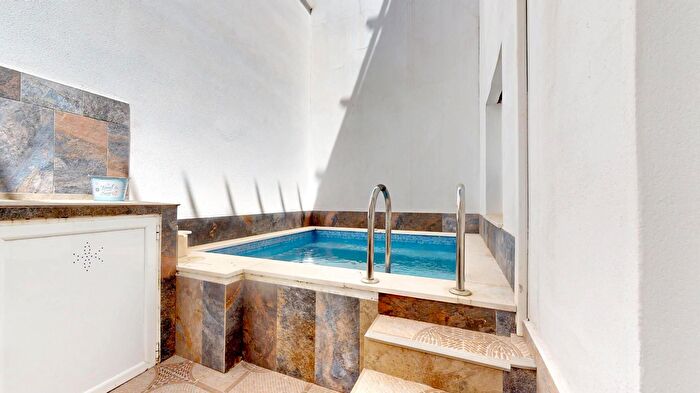 Casas en venta y pisos alquiler - 1
