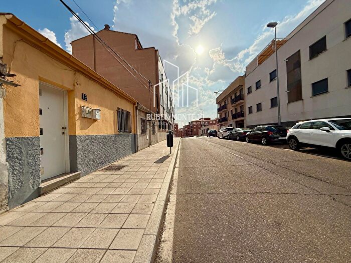 Casas en venta y pisos alquiler - 1