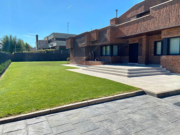 Casas en venta y pisos alquiler - 1