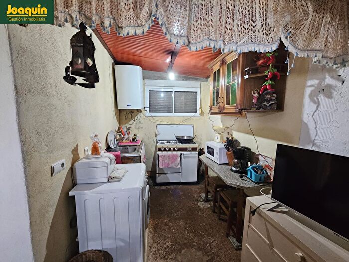 Casas en venta y pisos alquiler - 3